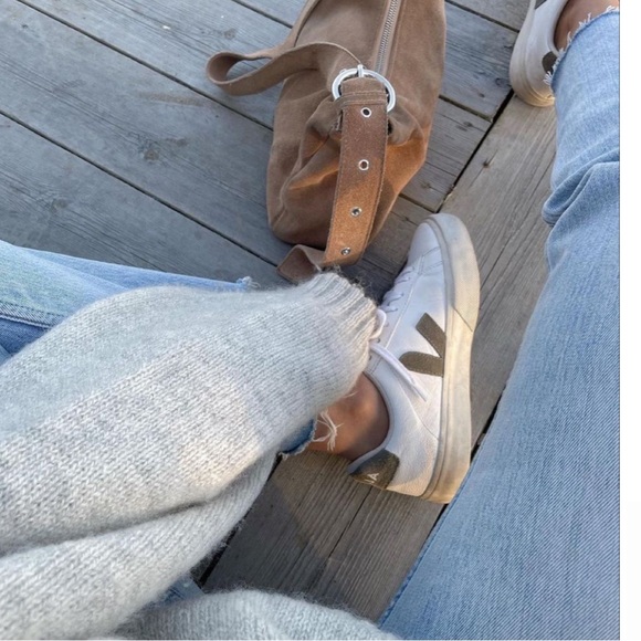 Veja Almond V-12 leather sneaker - Picture 3 of 9